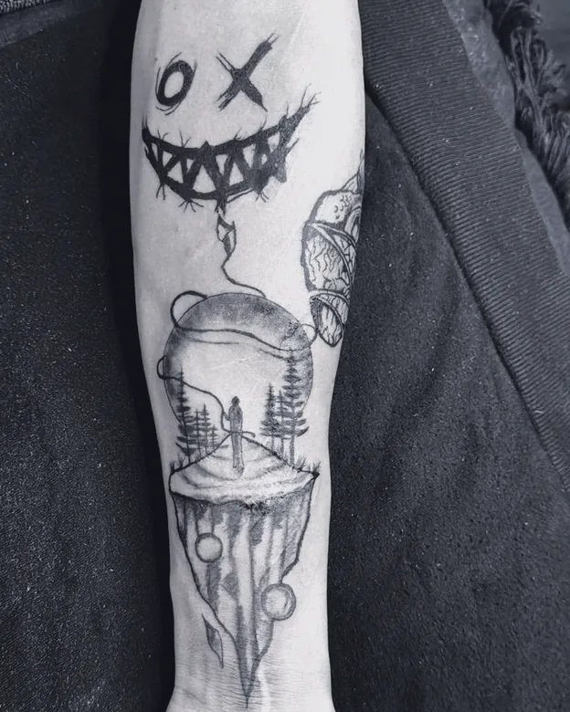 Fine line — Hourglass, Forearm. Sami Tutar, S.Ink